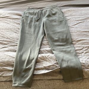 Lululemon - Sz 8 - straight leg sweatpants